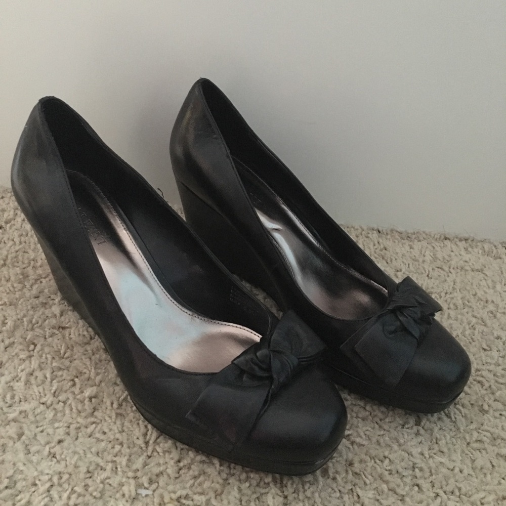 Wedges with Bow